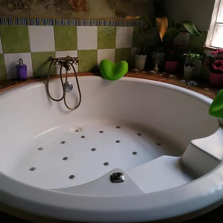 منزل ريفي Casa Rustic Suites, Jacuzi & Chert
